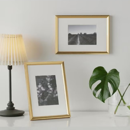 إطار ذهبي اللون مقاس 21X30 سم إطار ذهبي اللون مقاس 21X30 سم