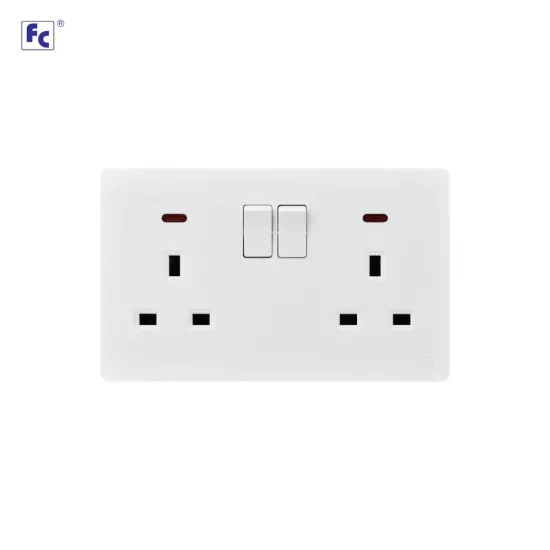 فيش 13 امبير مزدوج بمفتاح ولمبة 3*6 ابيض - اف سي 