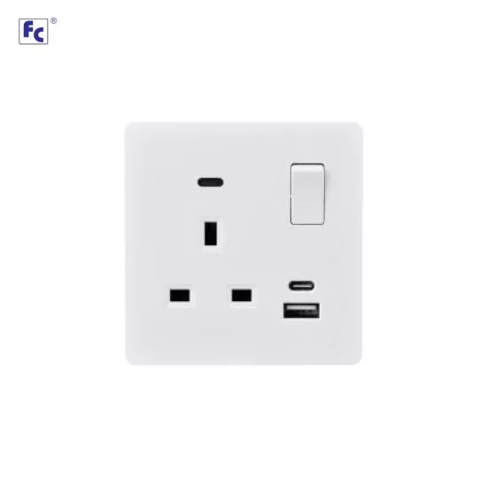 فيش 13 امبير مع 2 شاحن مع لمبه 3*3 ابيض - اف سي 