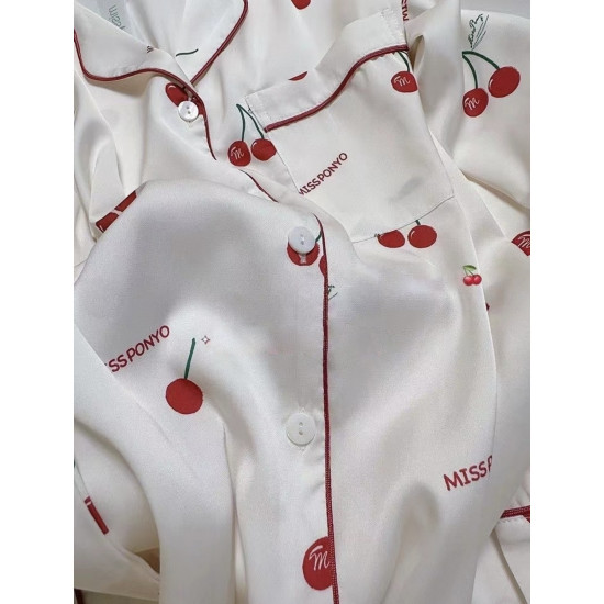 حرير ناعم على الجسم .بيجامة بطبعة  الكراز  باكمام طويلة ،مناسبة الصيف والربيع 