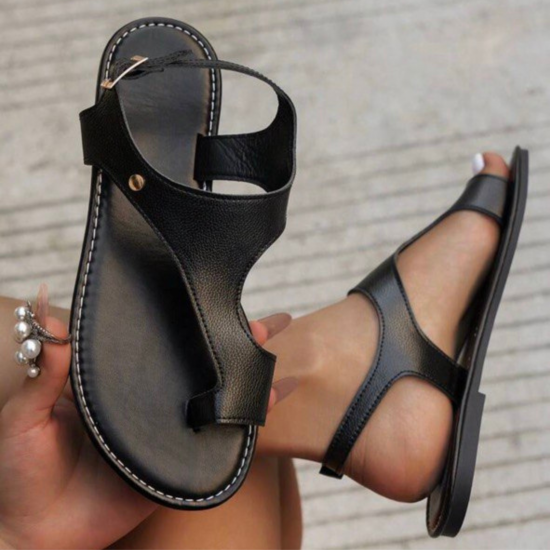 صندل أنيق اسود من الجلد صناعي ،بتصميم حلقة للأصبع ، ومريحة ومتينة جدا 
