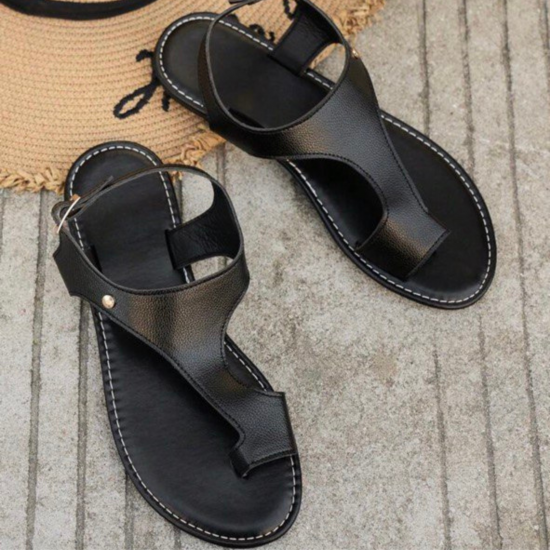 صندل أنيق اسود من الجلد صناعي ،بتصميم حلقة للأصبع ، ومريحة ومتينة جدا 