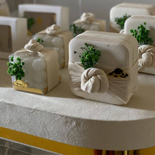 بكج (24قطعة ) محفظة كسوار بتغليف مميز مع شموع 