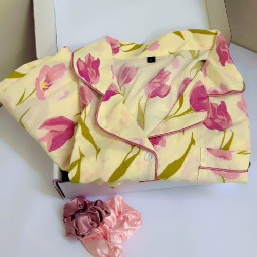 بكج طقم بجامة مطبوعة بنقوش الزهور بأكمام قصيرة 