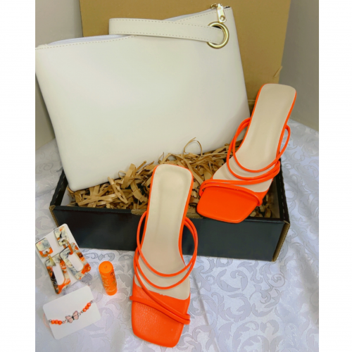 بكج حقيبة يد على شكل ظرف مع شريط ليسهل الحمل  بكج حقيبة يد على شكل ظرف مع شريط ليسهل الحمل