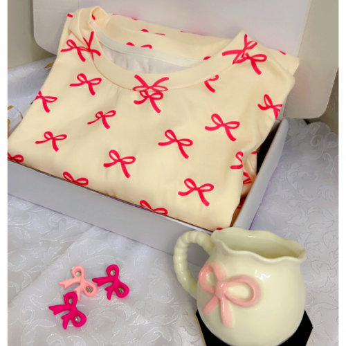 بوكس بلوفر الفيونكه بكمام طويلة وكوب قهوه من نفس التصميم  بوكس بلوفر الفيونكه بكمام طويلة وكوب قهوه من نفس التصميم