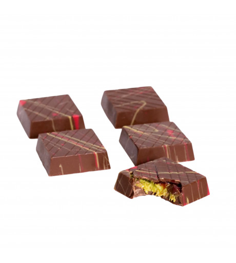 شوكولاته هالينا كنافه بستاشيو مع توت ازرق شوكولاته هالينا كنافه بستاشيو مع توت ازرق