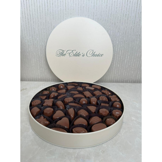 علبة شوكولا كبيرة علبة شوكولا كبيرة