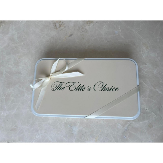 علبة شوكولا وسط علبة شوكولا وسط