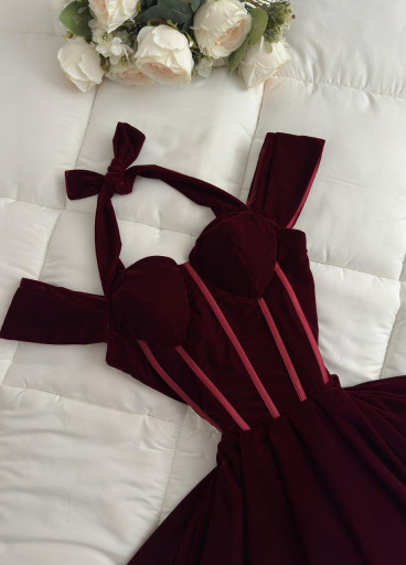 فستان Alora المخملي ✨✨ فستان Alora المخملي ✨✨